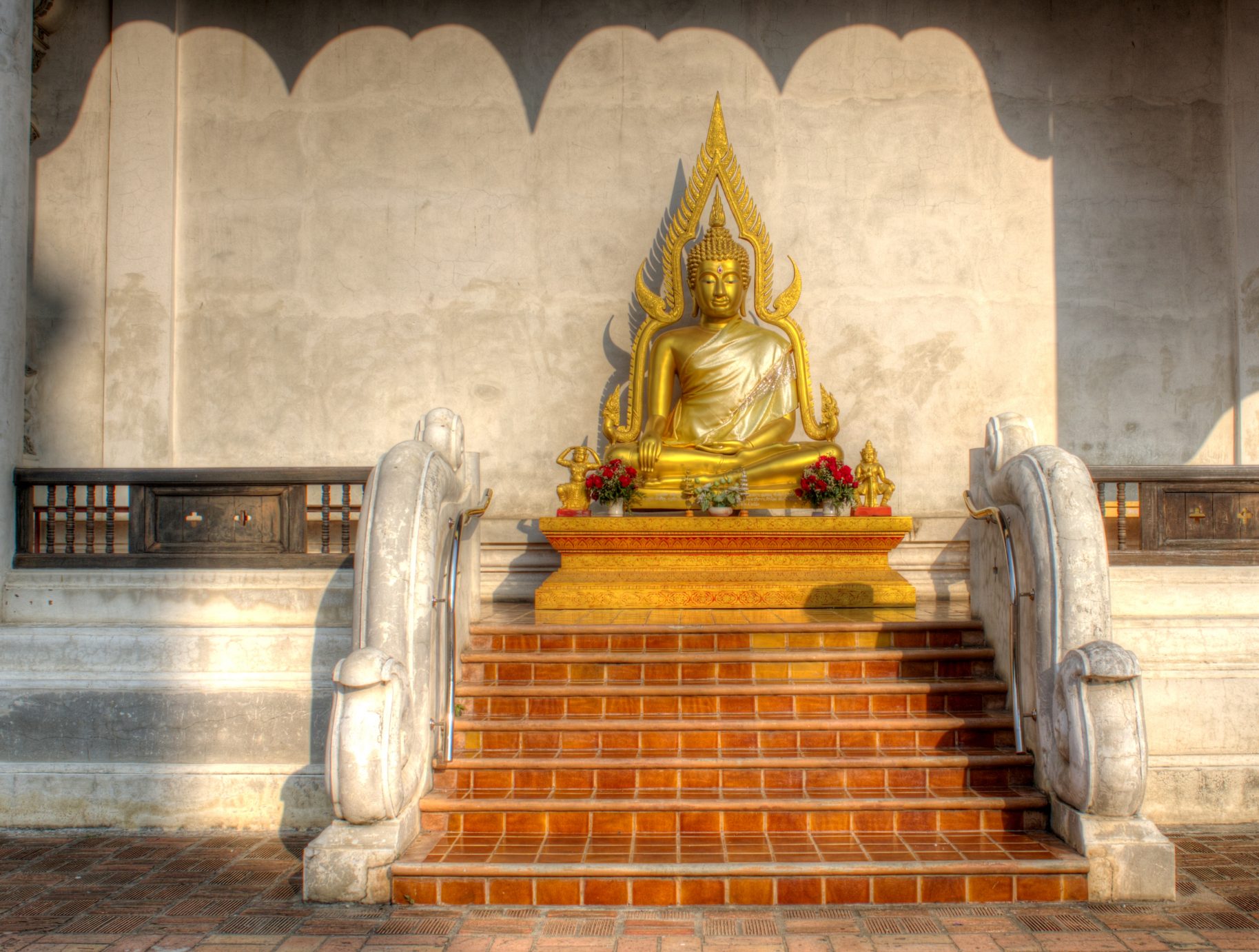 Buddha Wat Chedi Luang Chiang Mai